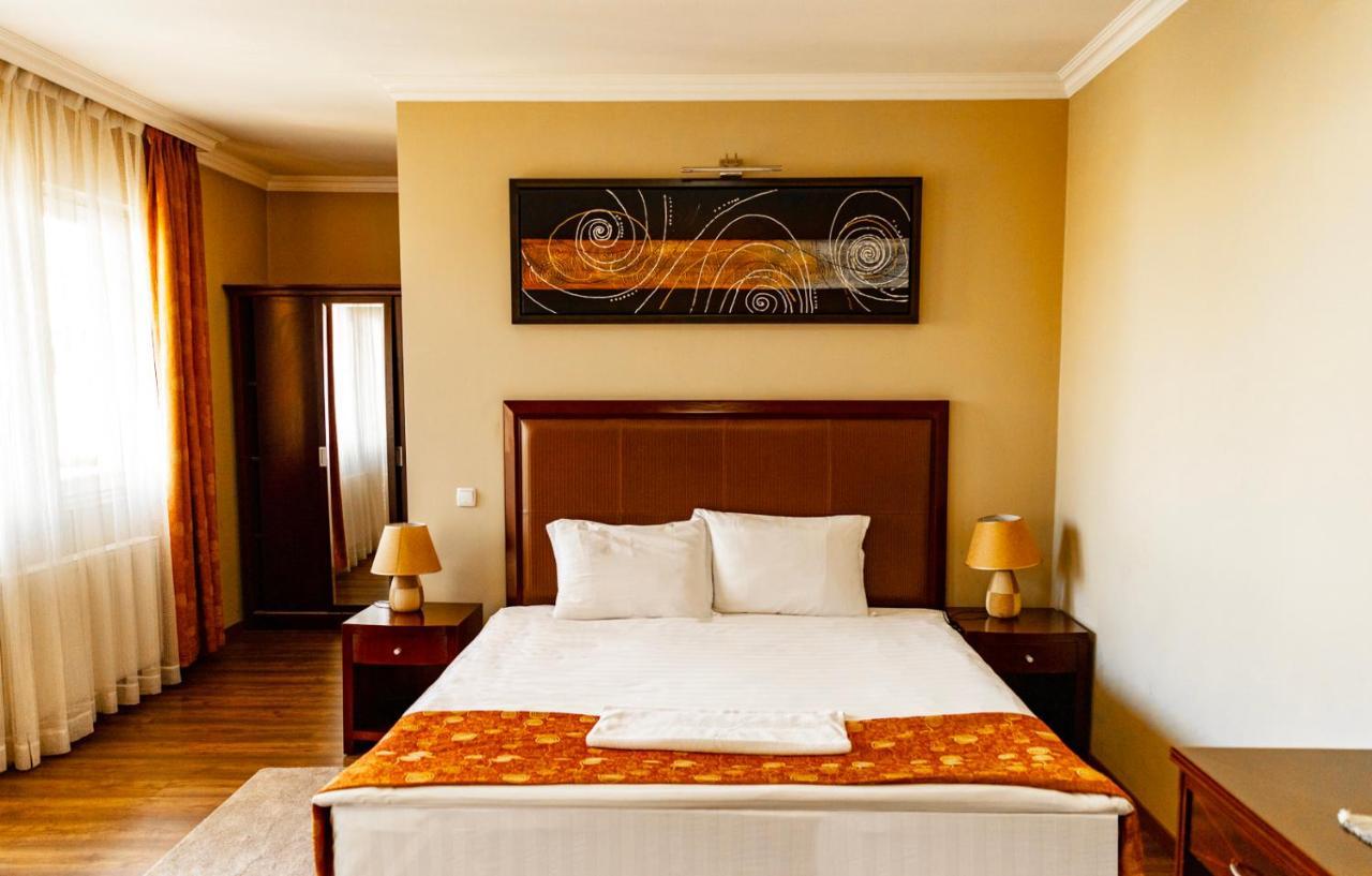 Boutique Hotel Igmas, Prishtina Приштина Экстерьер фото
