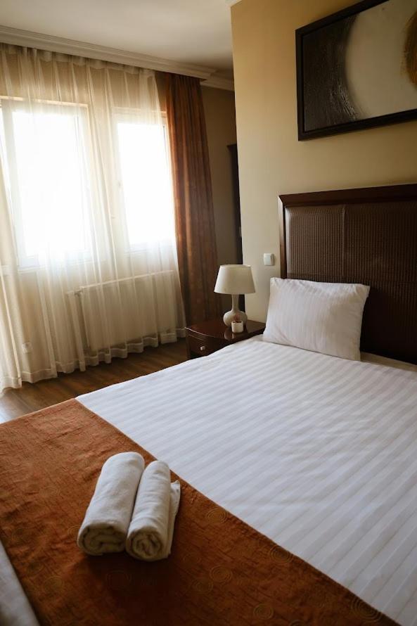 Boutique Hotel Igmas, Prishtina Приштина Экстерьер фото